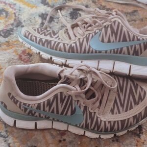 Nike Women's Tan and Blue Athletic Shoes